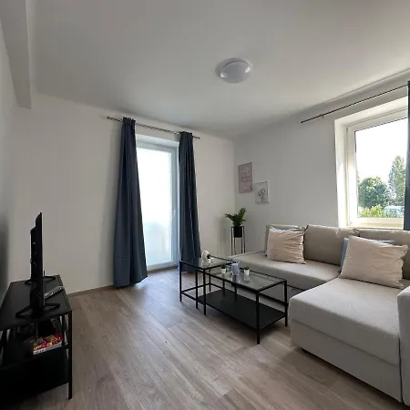 Feelhome-Golfclub-Balkon-4 Gaeste-Wifi-Smart Tv Ebreichsdorf Exterior photo