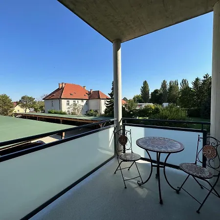 Feelhome-Golfclub-Balkon-4 Gaeste-Wifi-Smart Tv Ebreichsdorf Exterior photo