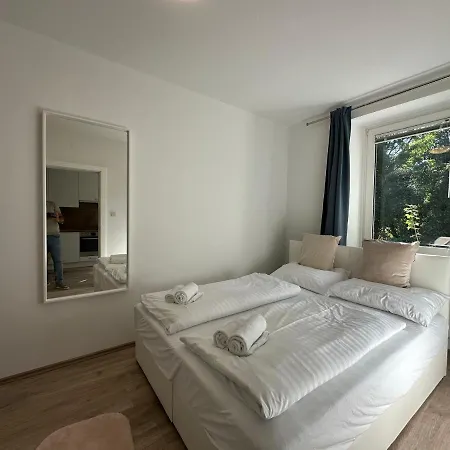 Feelhome-Golfclub-Balkon-4 Gaeste-Wifi-Smart Tv Ebreichsdorf Exterior photo