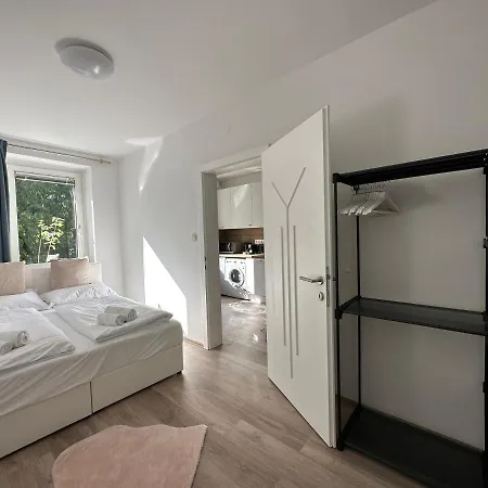 Feelhome-Golfclub-Balkon-4 Gaeste-Wifi-Smart Tv Ebreichsdorf Exterior photo