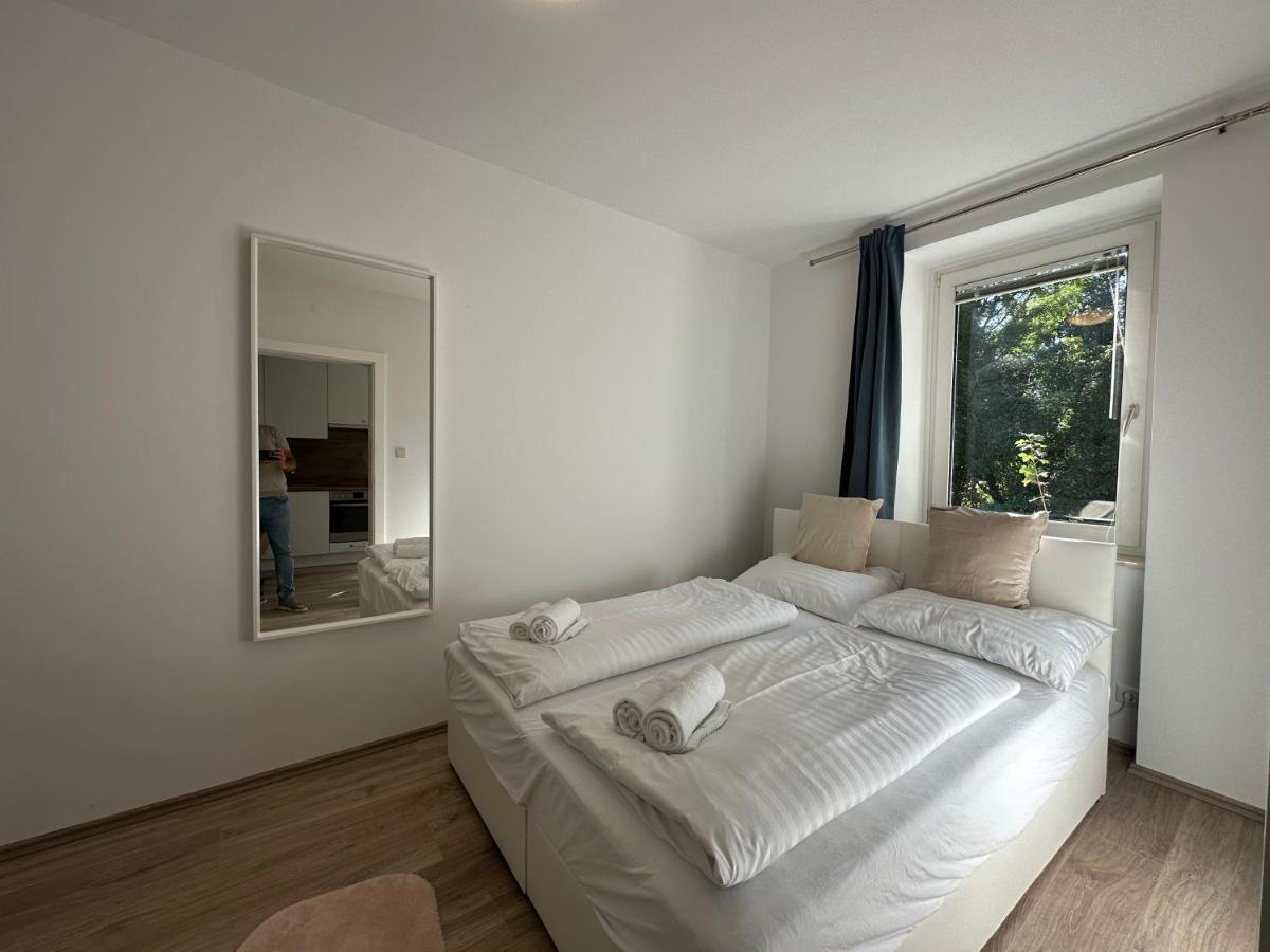 Feelhome-golfclub-balkon-4 Gaeste-wifi-smart Tv